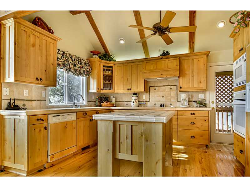 1202 YUKON, Lake Arrowhead, CA 92352