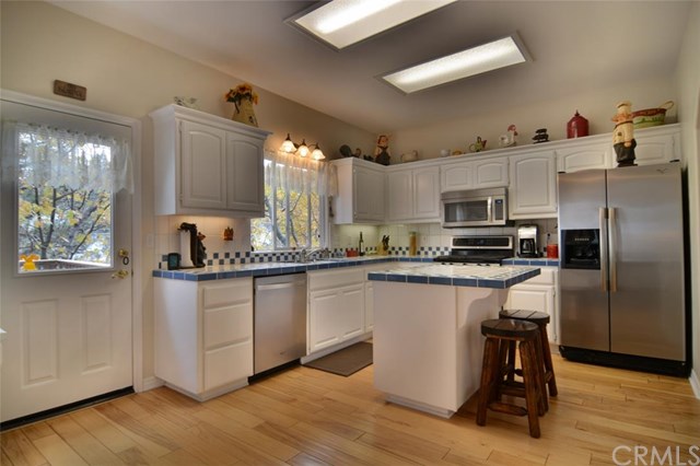 409 Emerald Drive, Lake Arrowhead, CA 92352