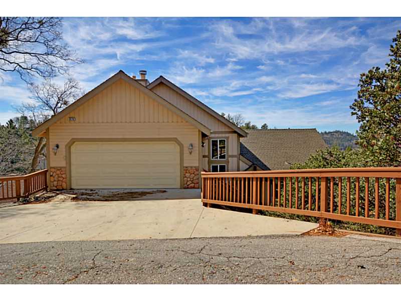 979 GRASS VALLEY RD, Lake Arrowhead, United States 92352