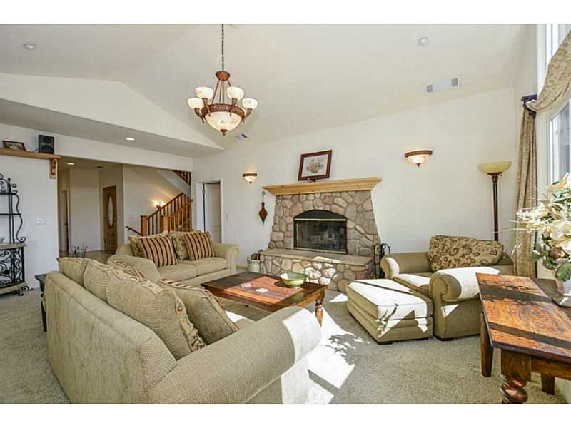 979 GRASS VALLEY RD, Lake Arrowhead, United States 92352