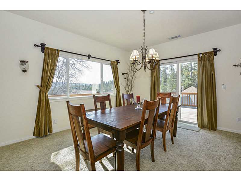 979 GRASS VALLEY RD, Lake Arrowhead, United States 92352