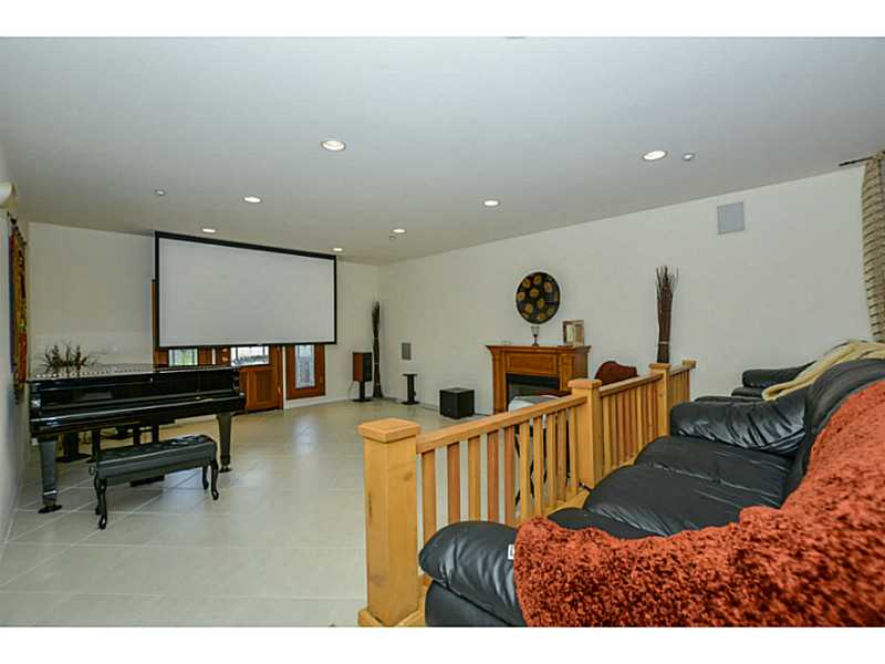 979 GRASS VALLEY RD, Lake Arrowhead, United States 92352
