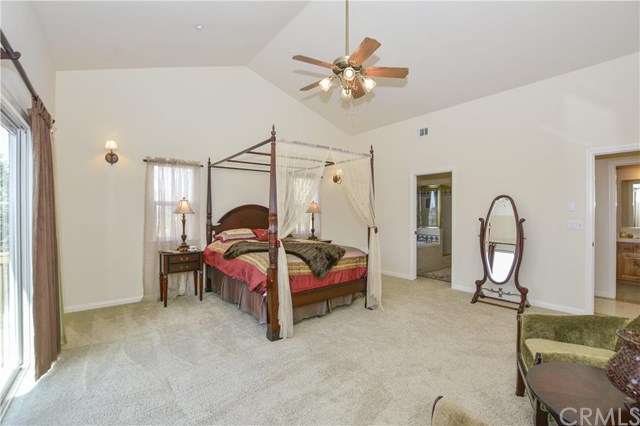 979 Grass Valley Road, Lake Arrowhead, CA 92352