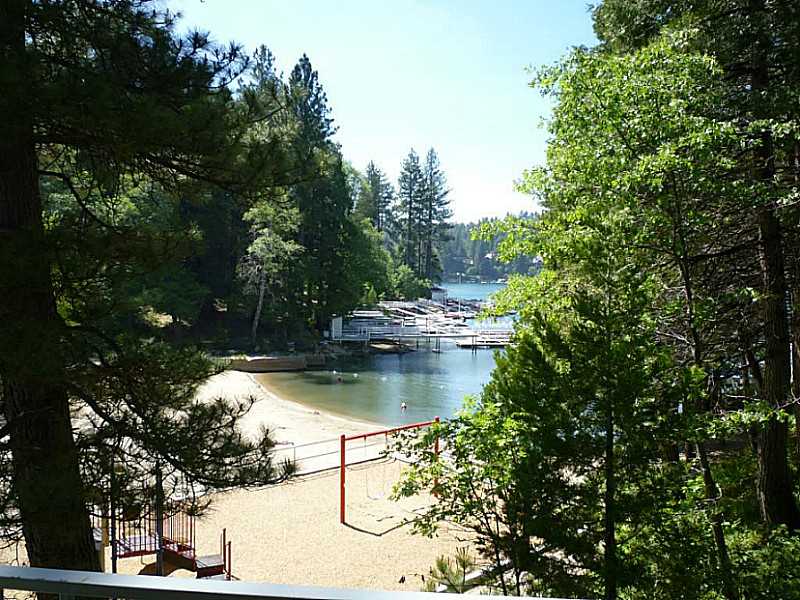 302 VILLA WAY, Lake Arrowhead, CA 92352