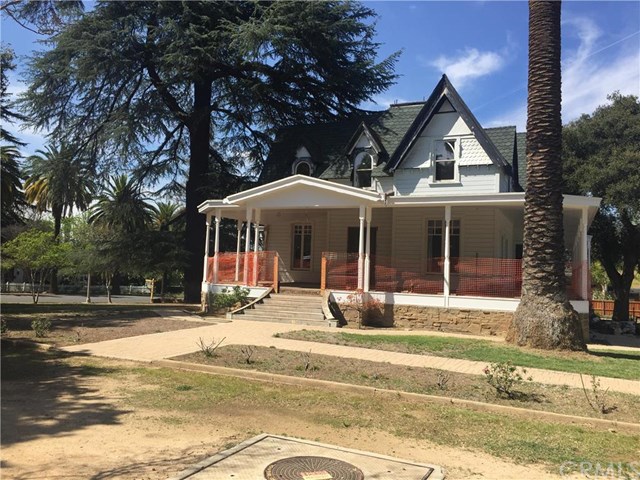 610 Creekside Dr