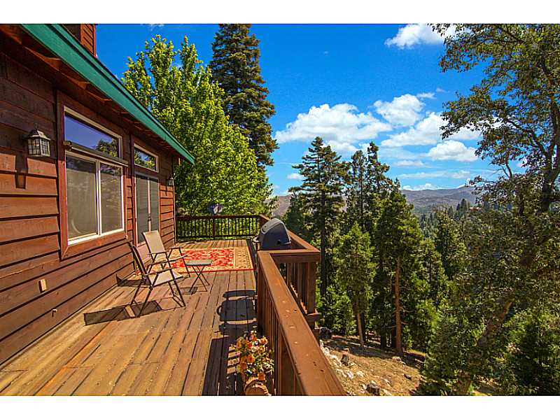 712 FERN ROAD, Lake Arrowhead, CA 92385