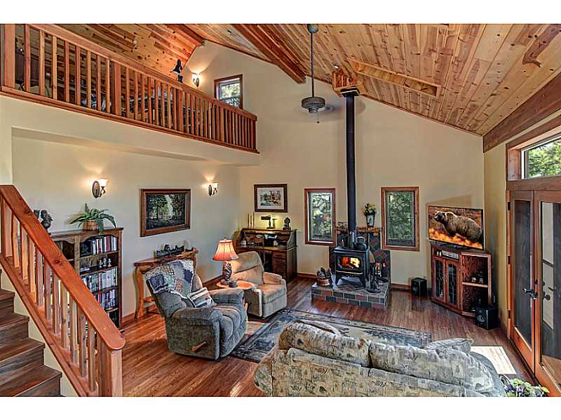 712 FERN ROAD, Lake Arrowhead, CA 92385