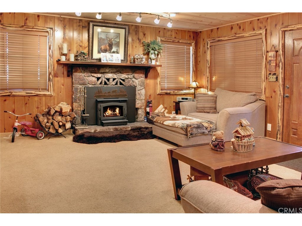 362 Spruce Lane, Sugar Loaf, CA 92386