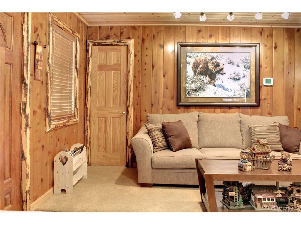 362 Spruce Lane, Sugar Loaf, CA 92386