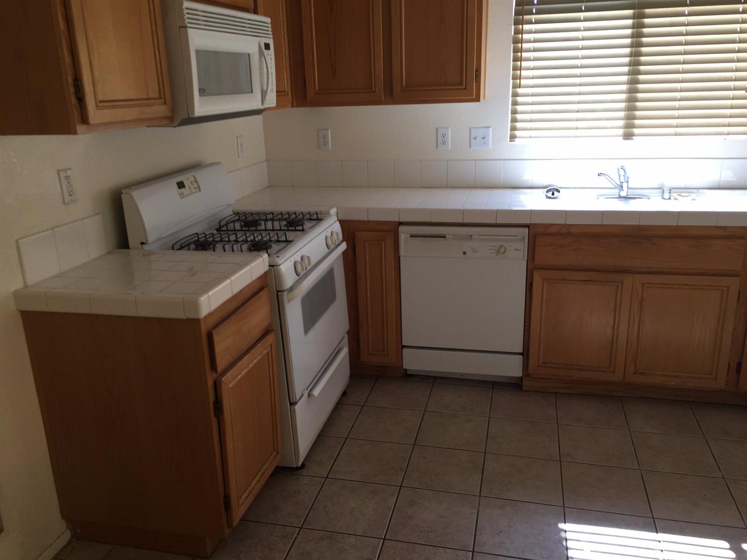 12050Goldoak Court, Victorville, CA 92392