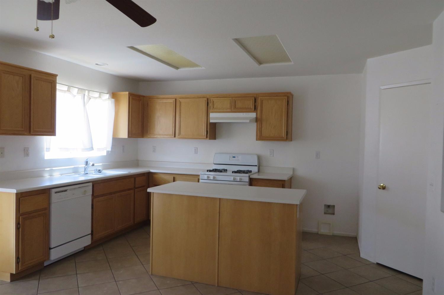 11979Pepperwood Street, Victorville, CA 92392
