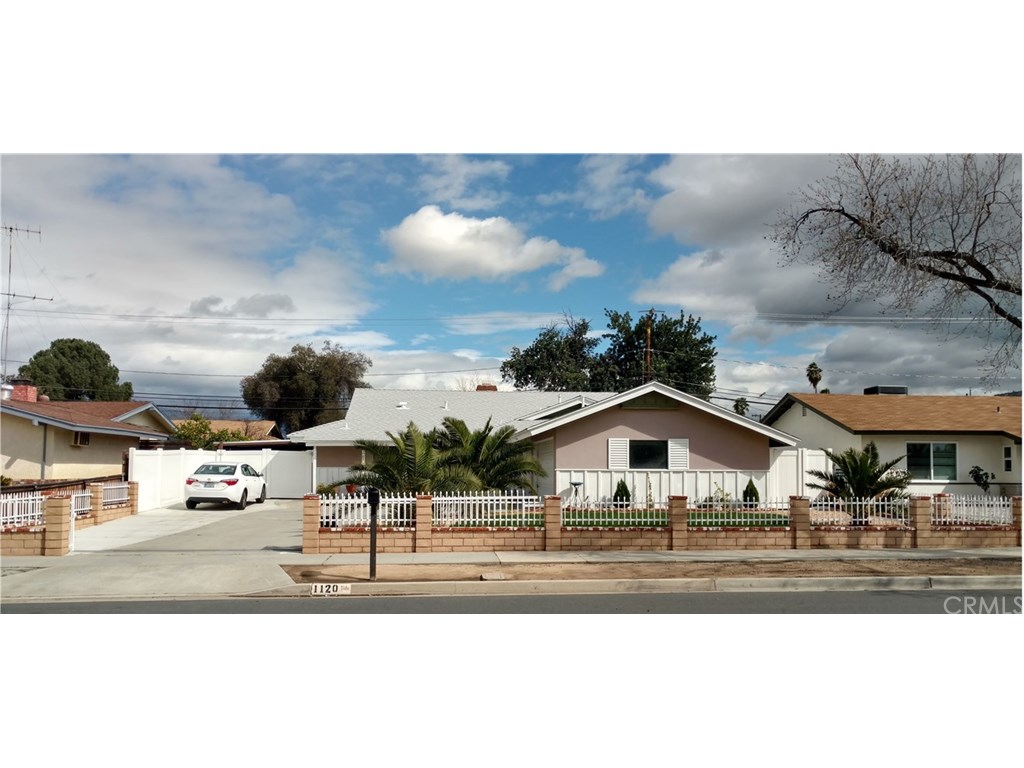 1120 S Buena Vista Street, Hemet, CA 92543