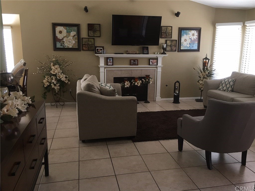 175 Count Turf Court, Perris, CA 92571