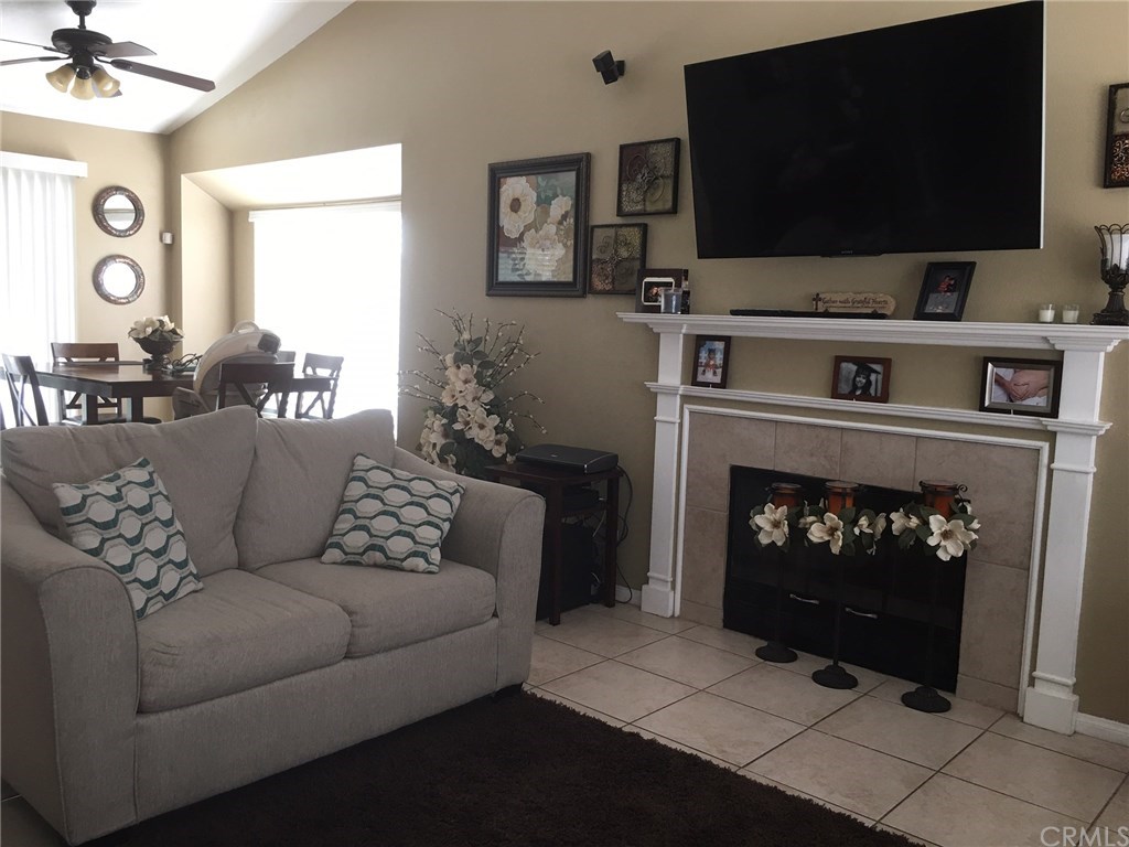 175 Count Turf Court, Perris, CA 92571