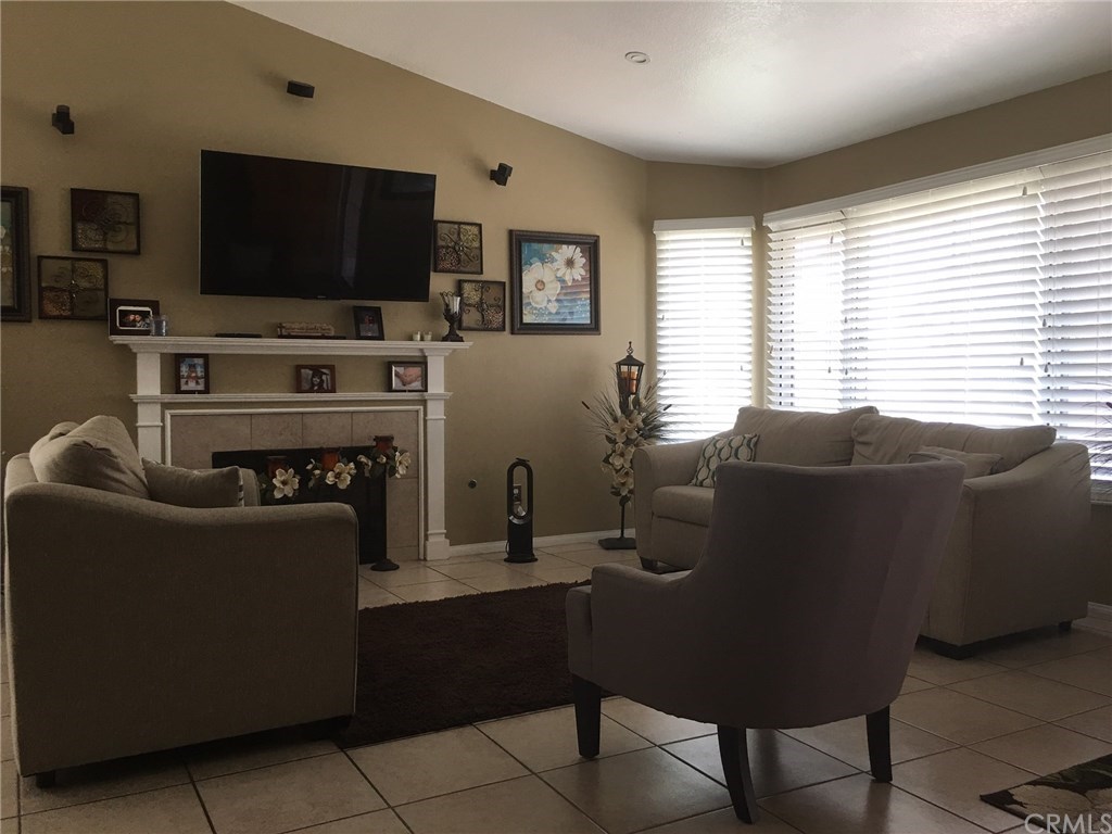 175 Count Turf Court, Perris, CA 92571