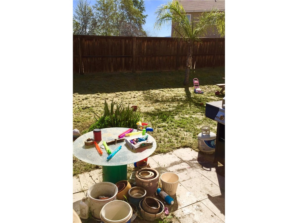 1823 Hawthorne Street, San Jacinto, CA 92583