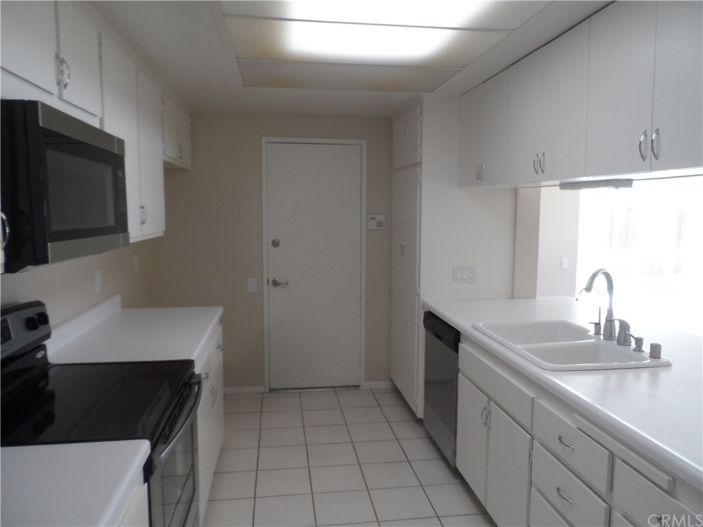 27677 Charlestown Drive, Sun City, CA 92586