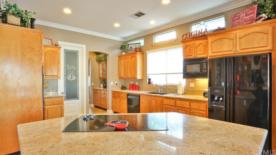 30040 Skippers Way Drive, Canyon Lake, CA 92587