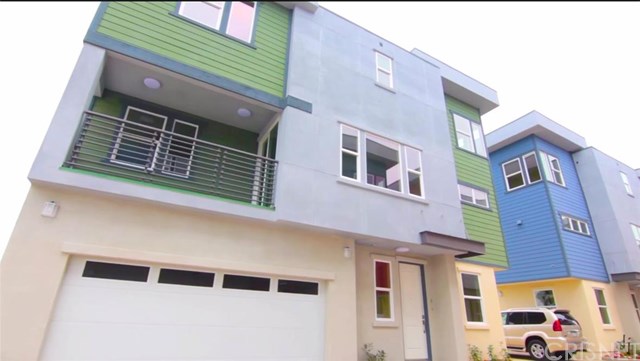2070 Maple Avenue, Costa Mesa, CA 92627