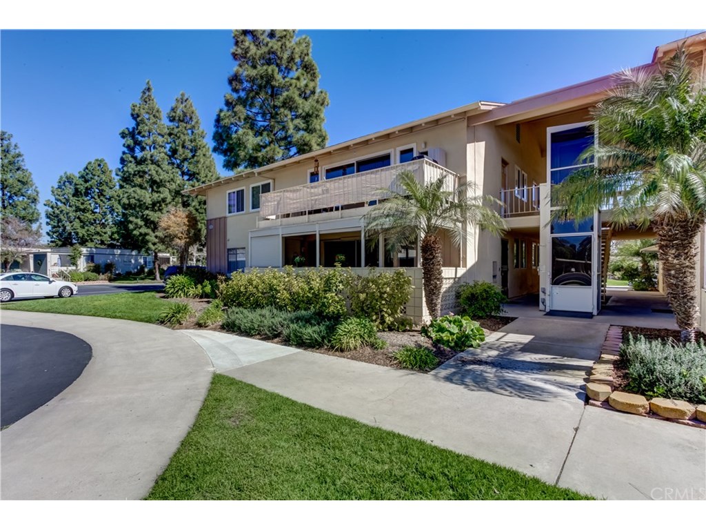 1 Via Castilla, Laguna Woods, CA 92637