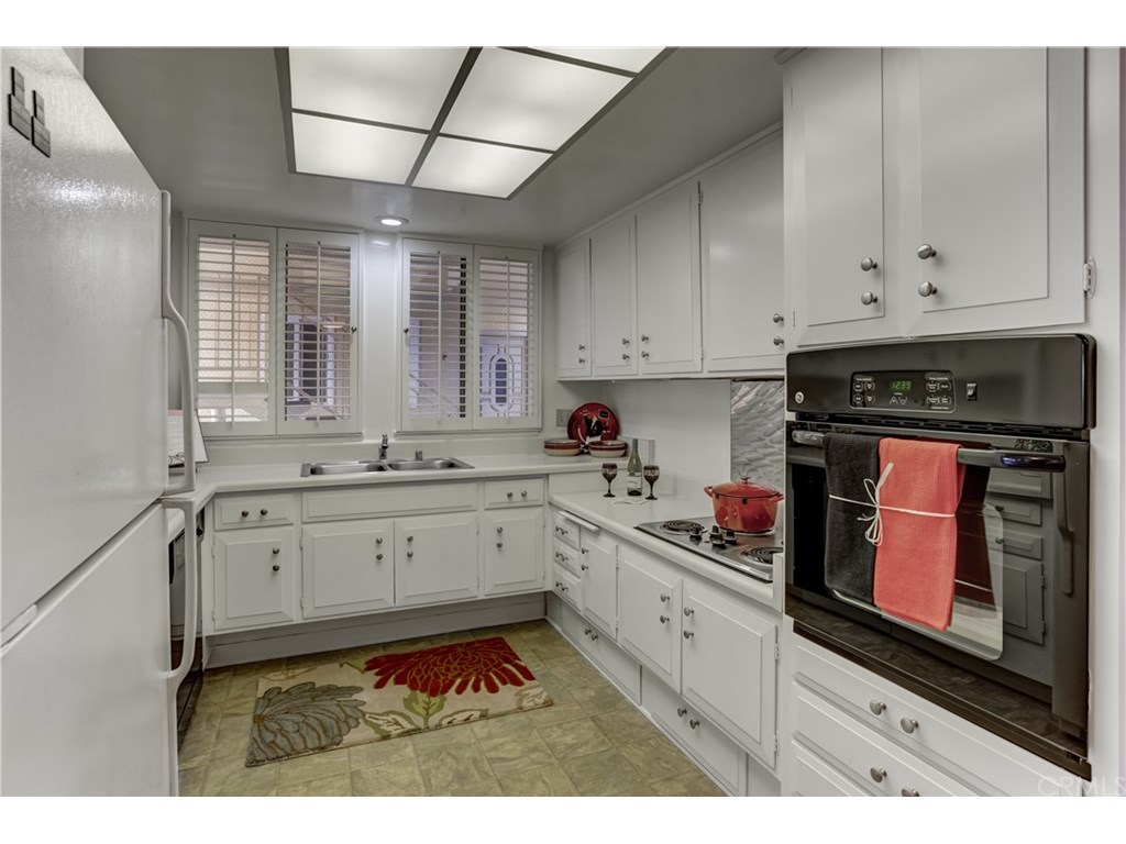 1 Via Castilla, Laguna Woods, CA 92637