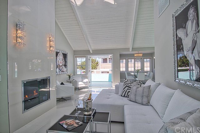 211 E Bay Ave