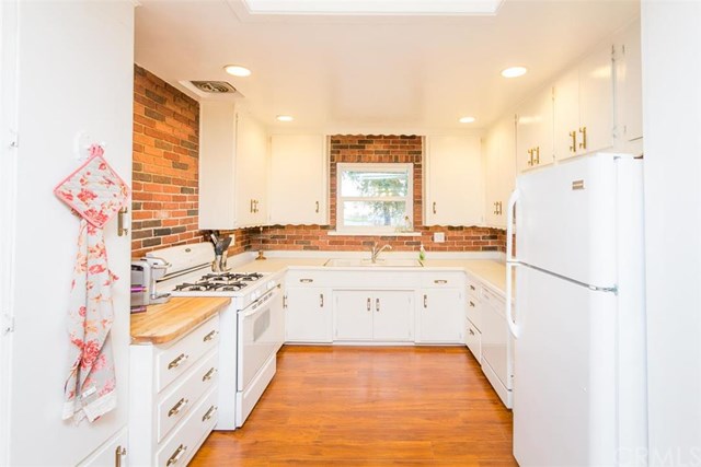 2102 South Greenville Street, Santa Ana, CA 92704