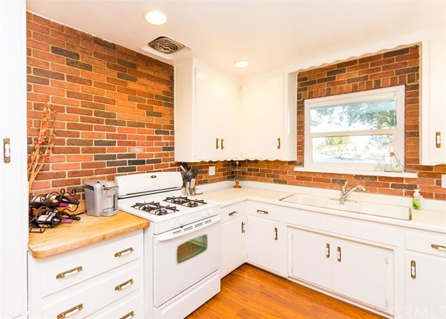 2102 South Greenville Street, Santa Ana, CA 92704