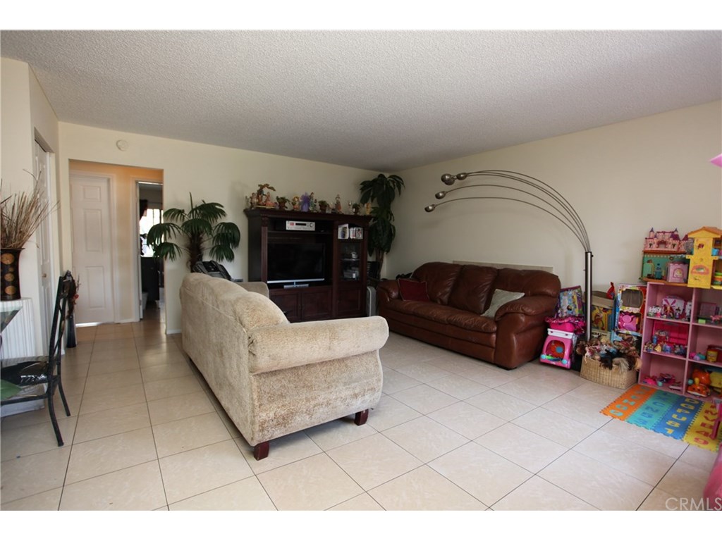 1001 W Stevens Avenue, Santa Ana, CA 92707