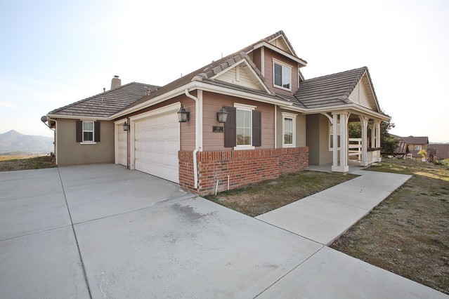 110 Oldenburg Ln, Norco, CA 92860