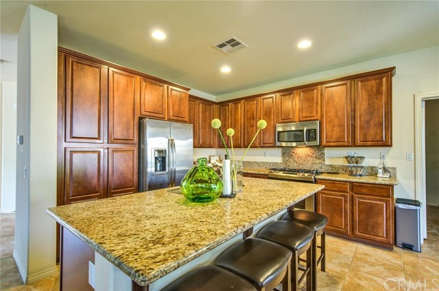 8572 Vienna Drive, Corona, CA 92880