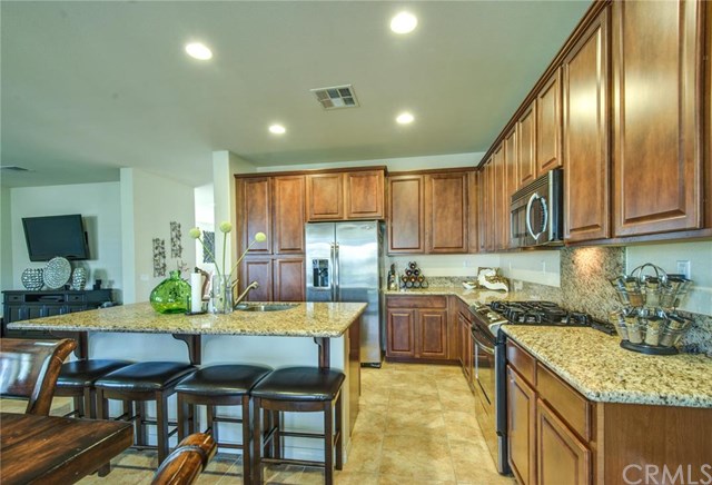 8572 Vienna Drive, Corona, CA 92880