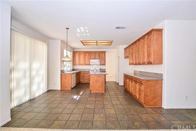 2525 Rainbow Falls Circle, Corona, CA 92881