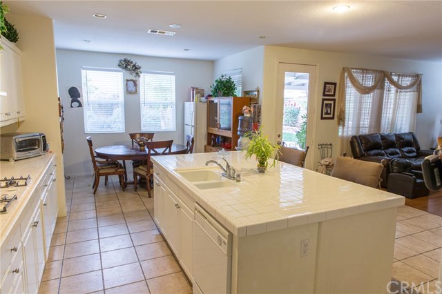 1164 Hyacinth Way, Corona, CA 92882