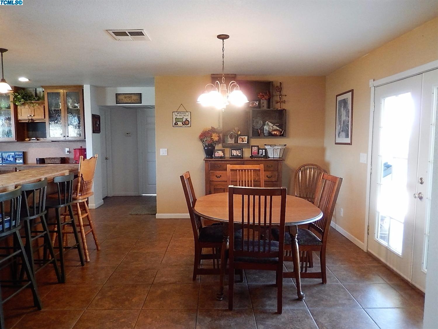 1898 West Chestnut Street, Exeter, CA 93221