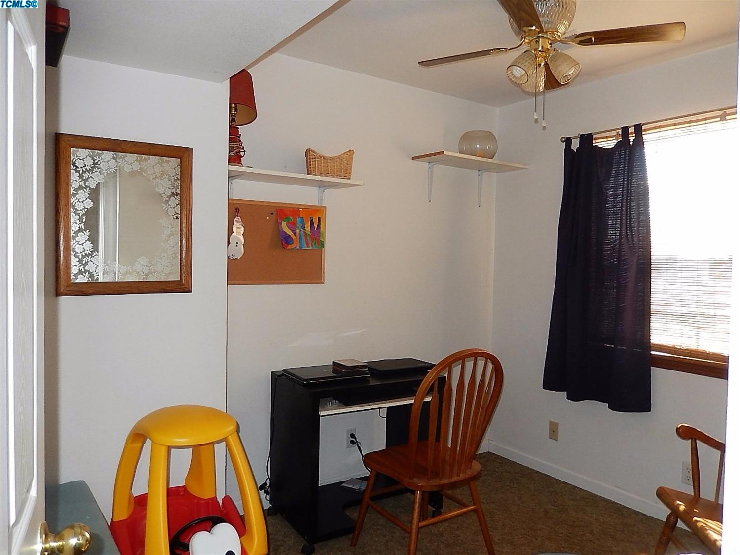 1898 West Chestnut Street, Exeter, CA 93221