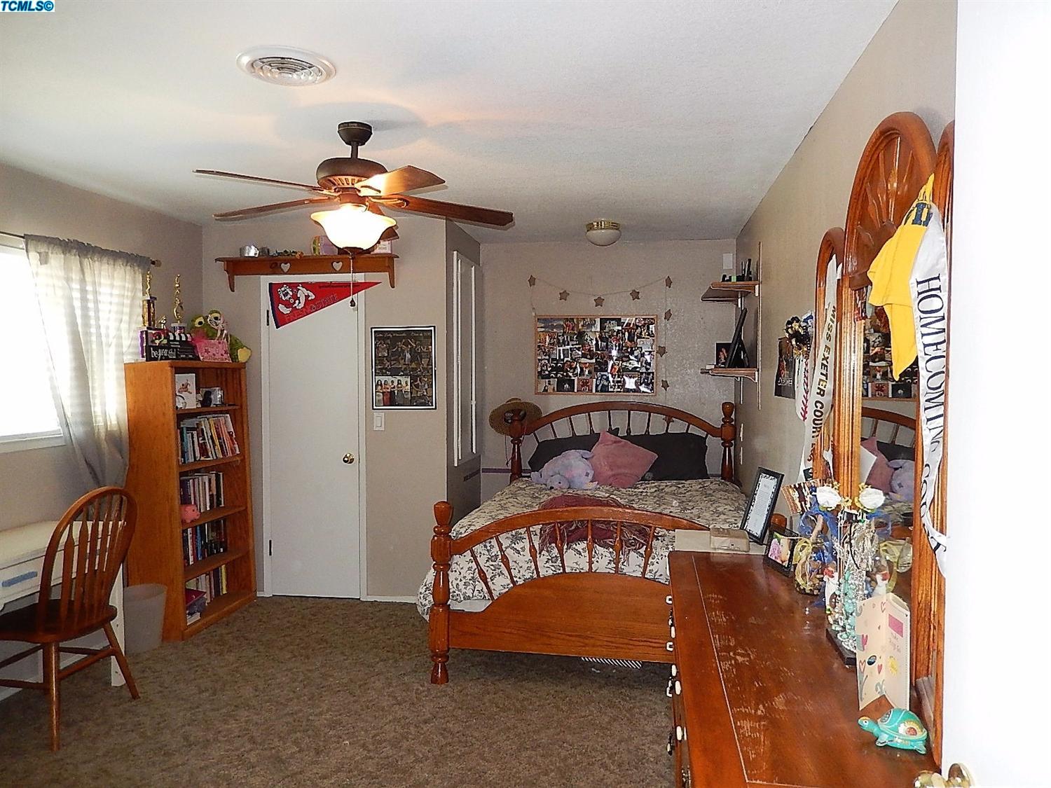 1898 West Chestnut Street, Exeter, CA 93221