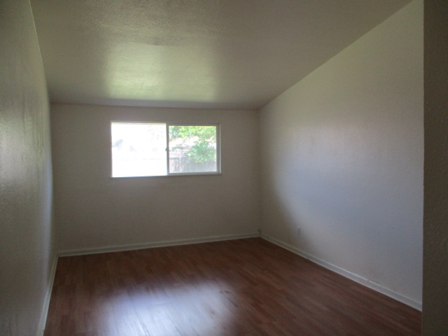 908 East Myrtle StrHanford, CA, 93230Kings County