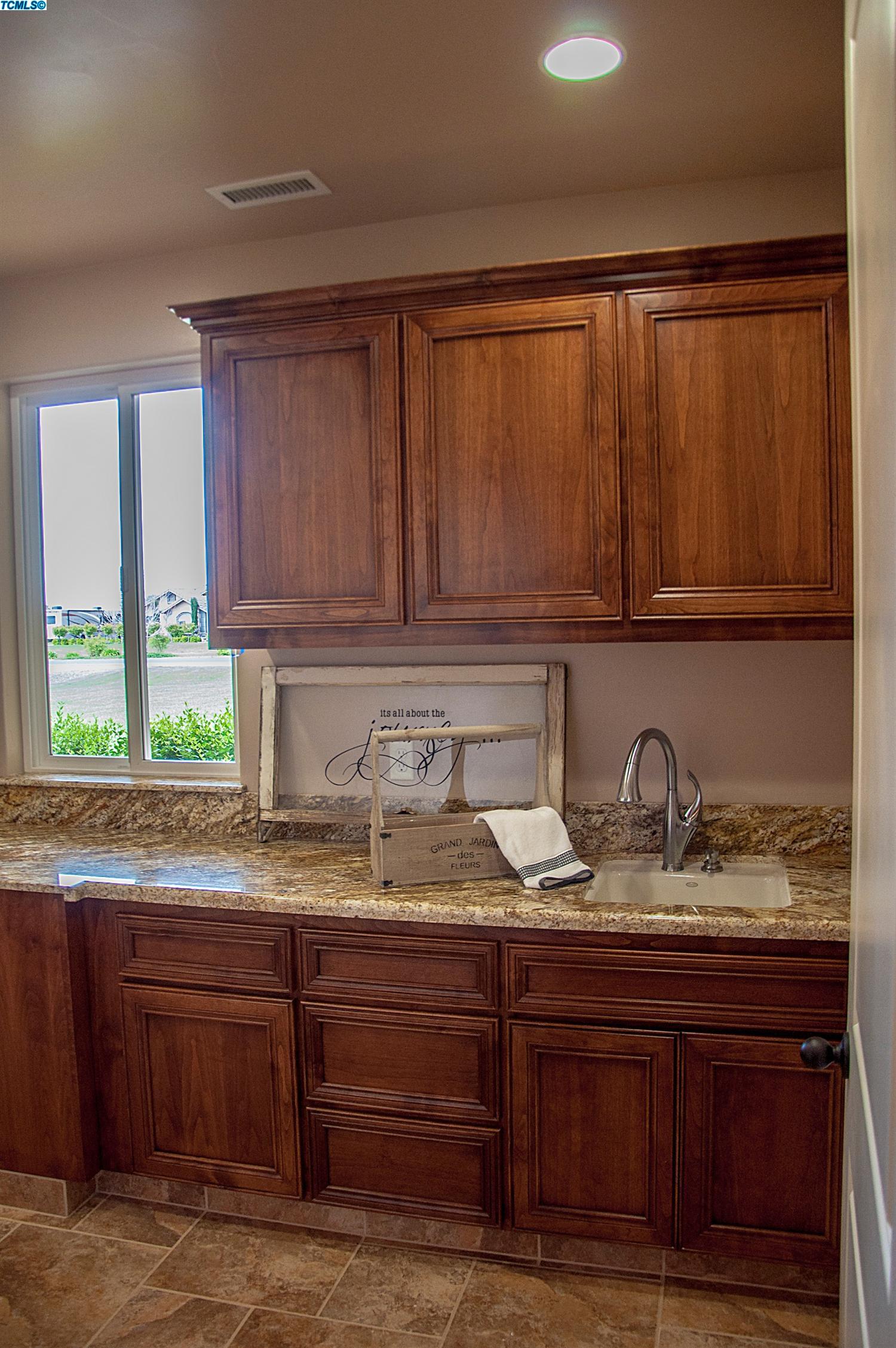 13797Serrano Place, Hanford, CA 93230