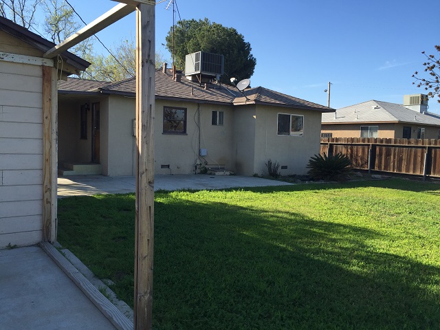 805 Gladys WayHanford, CA, 93230Kings County