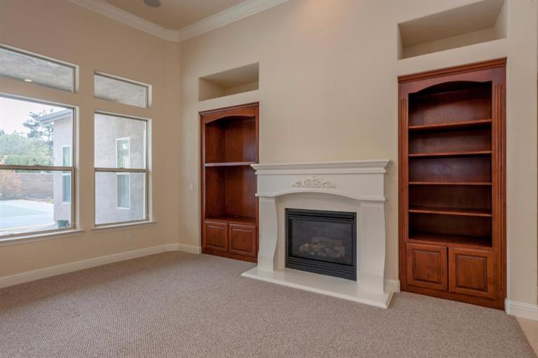 569 West Pioneer Way, Hanford, CA 93230