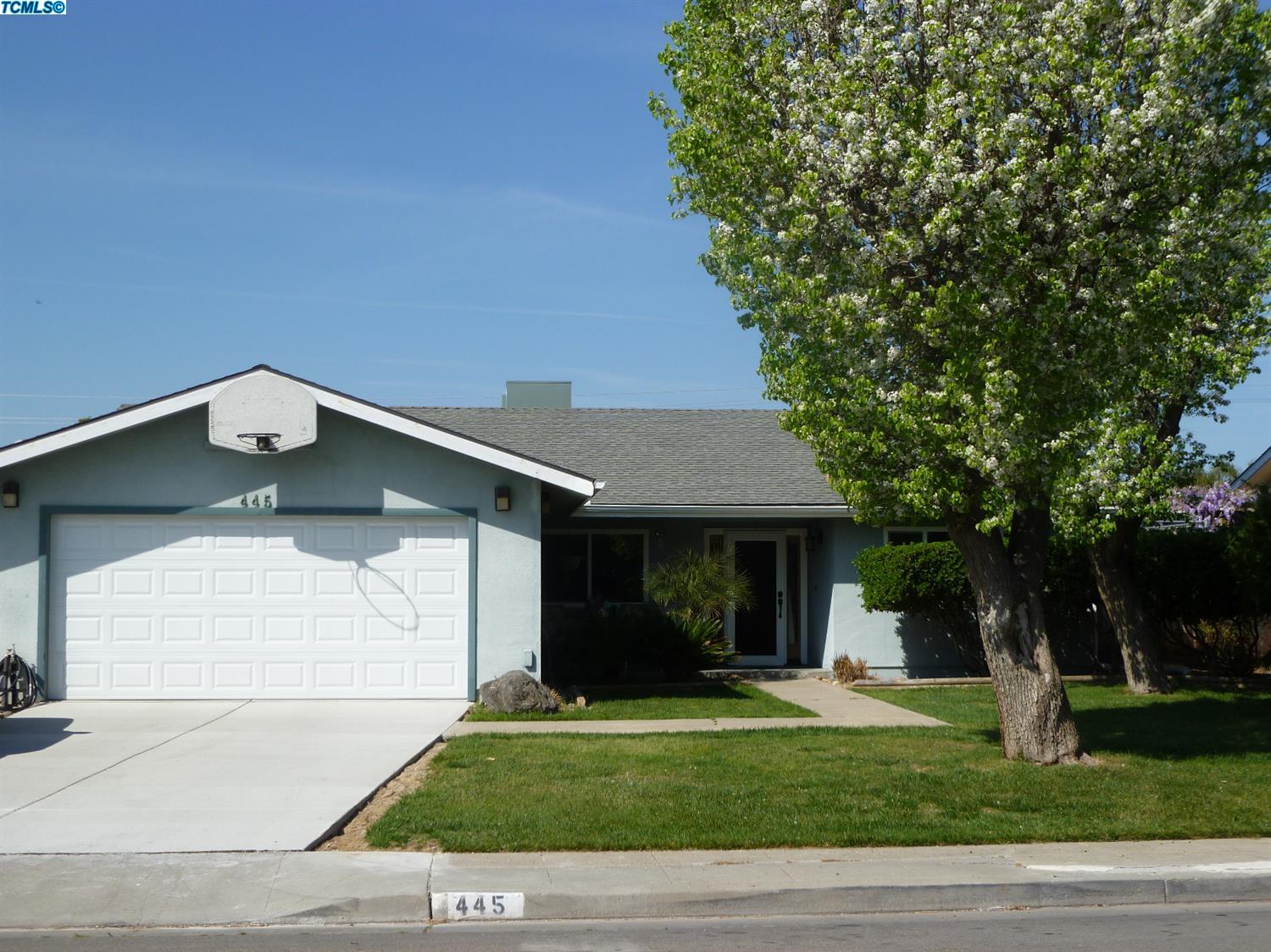 445Kenwood Drive, Lemoore, CA 93245