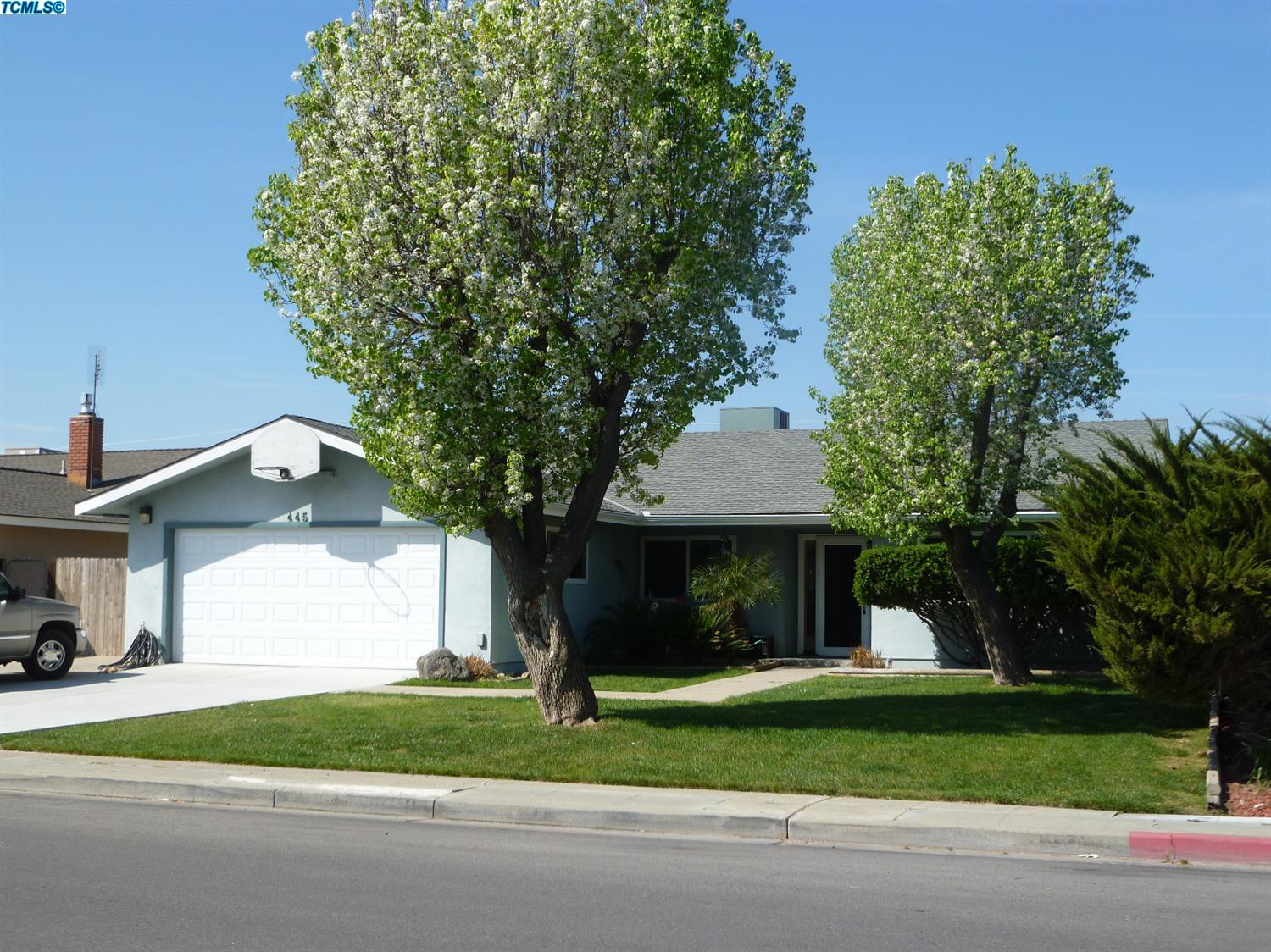 445Kenwood Drive, Lemoore, CA 93245