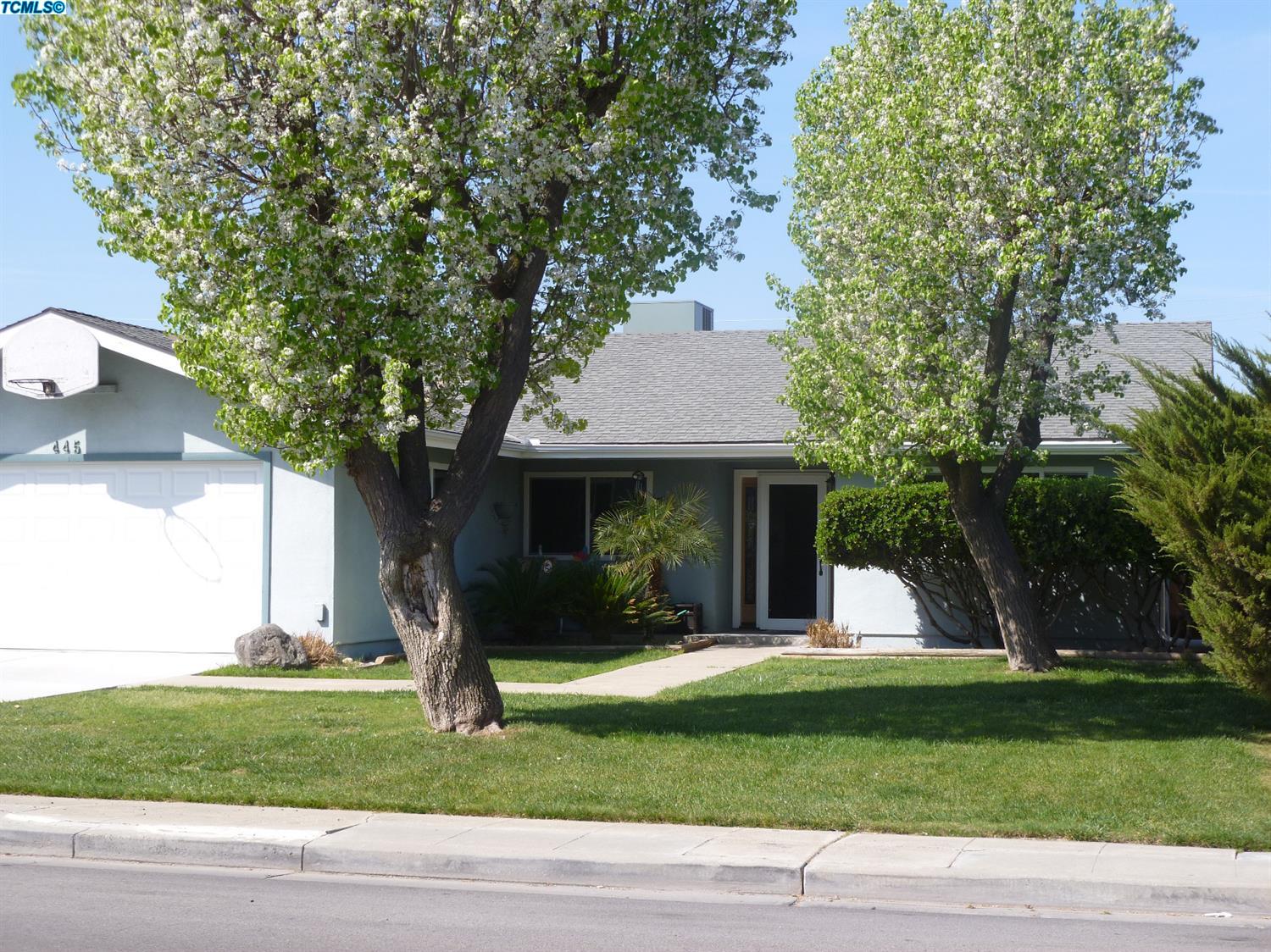 445Kenwood Drive, Lemoore, CA 93245