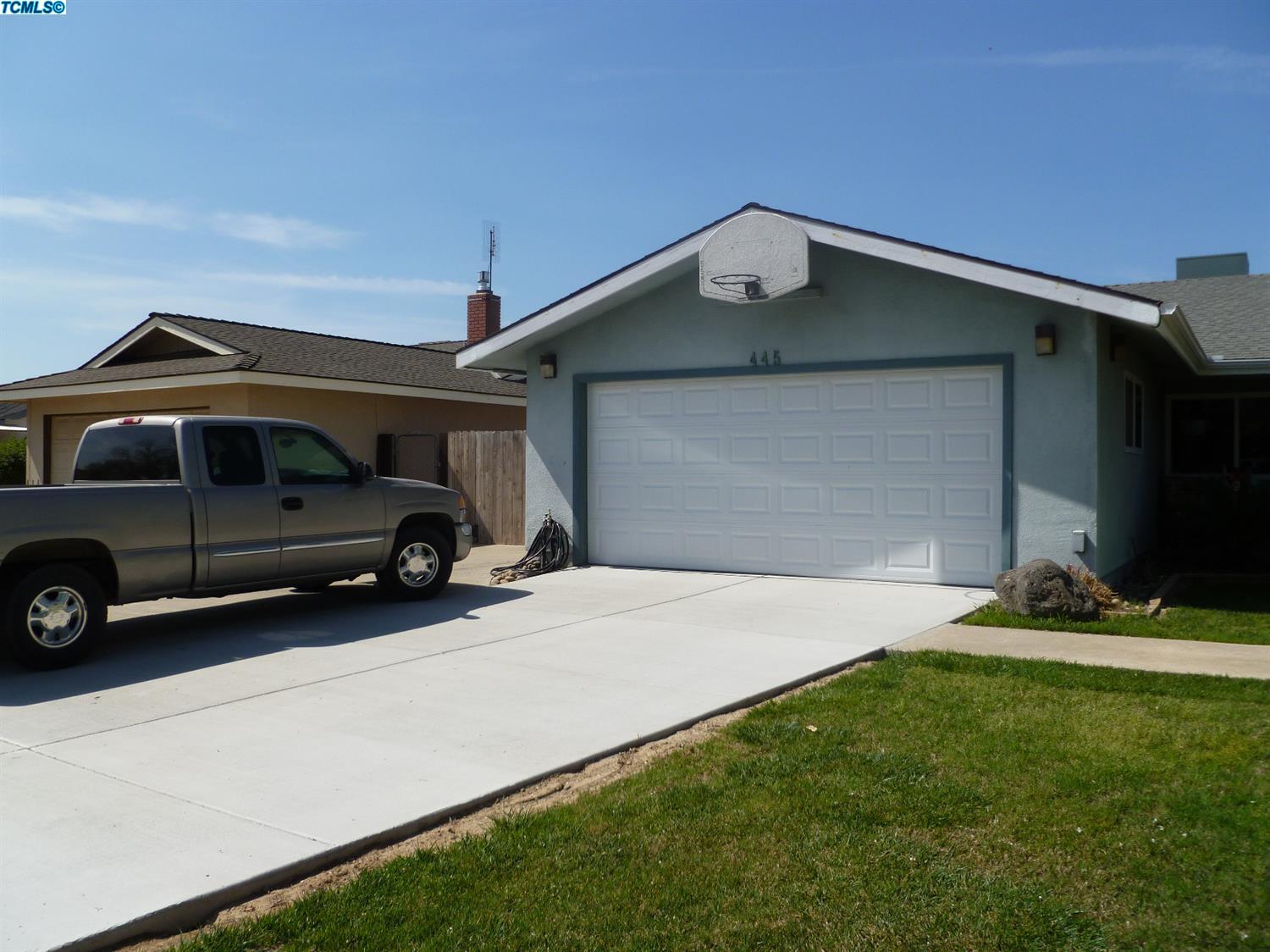 445Kenwood Drive, Lemoore, CA 93245