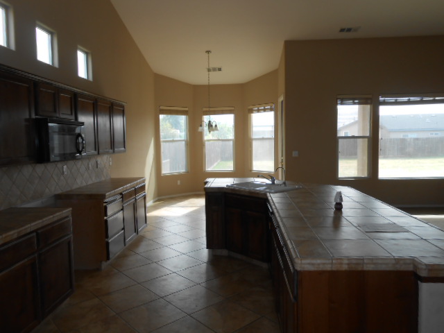 948 N Shadowood PlPorterville, CA, 93257Tulare County