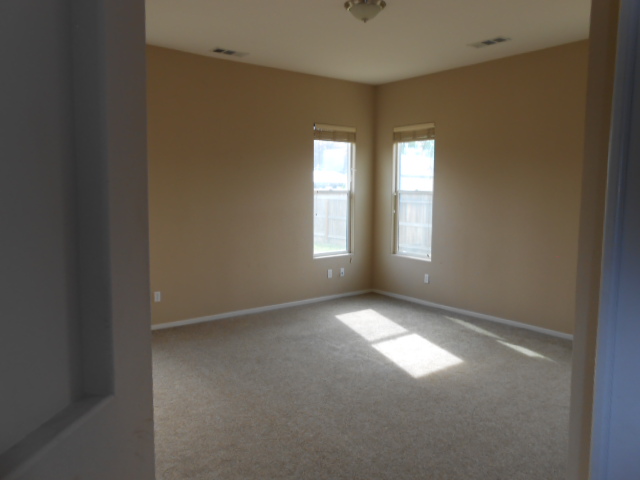 948 N Shadowood PlPorterville, CA, 93257Tulare County