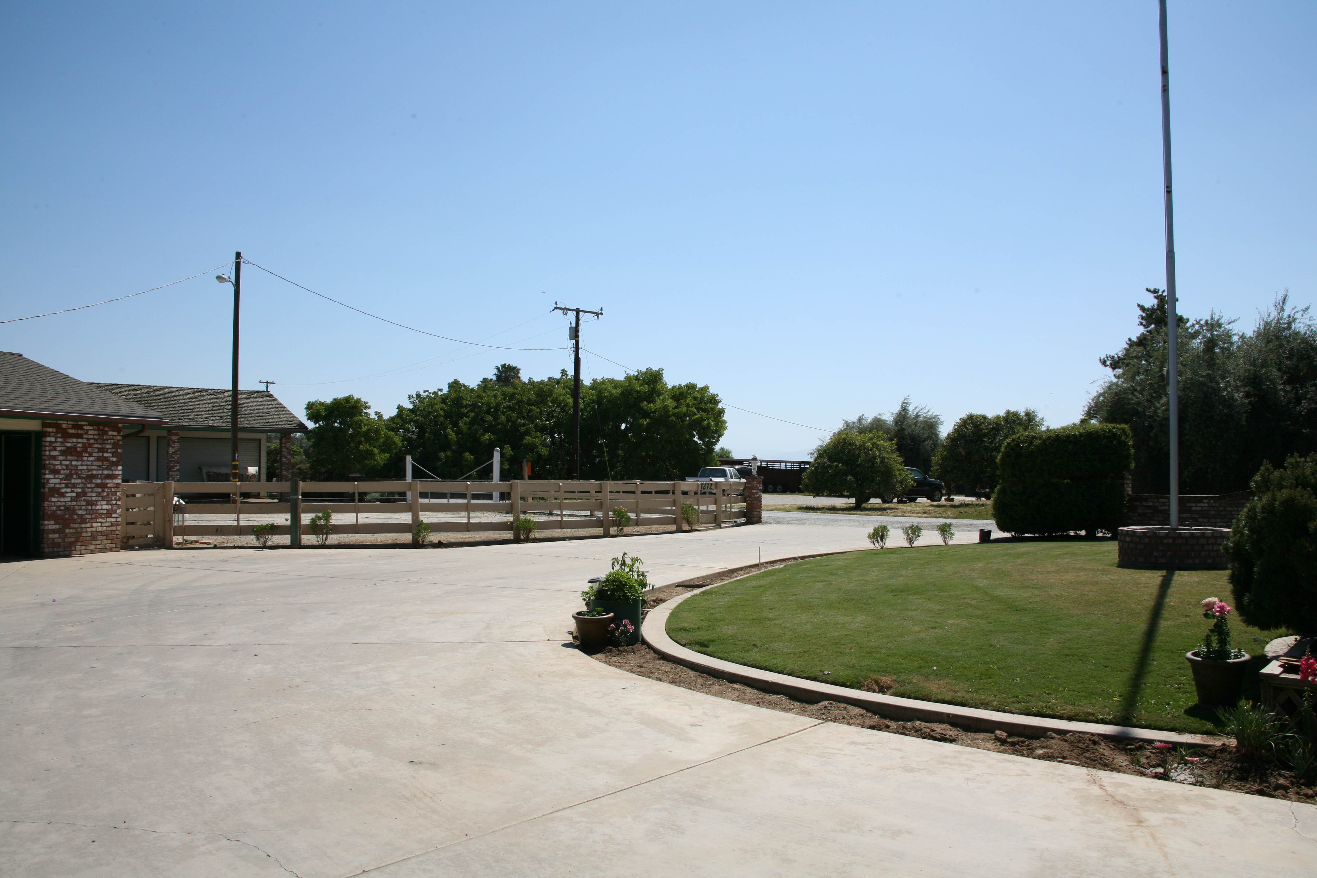 1272 S Westwood Rd, Porterville, United States 93257