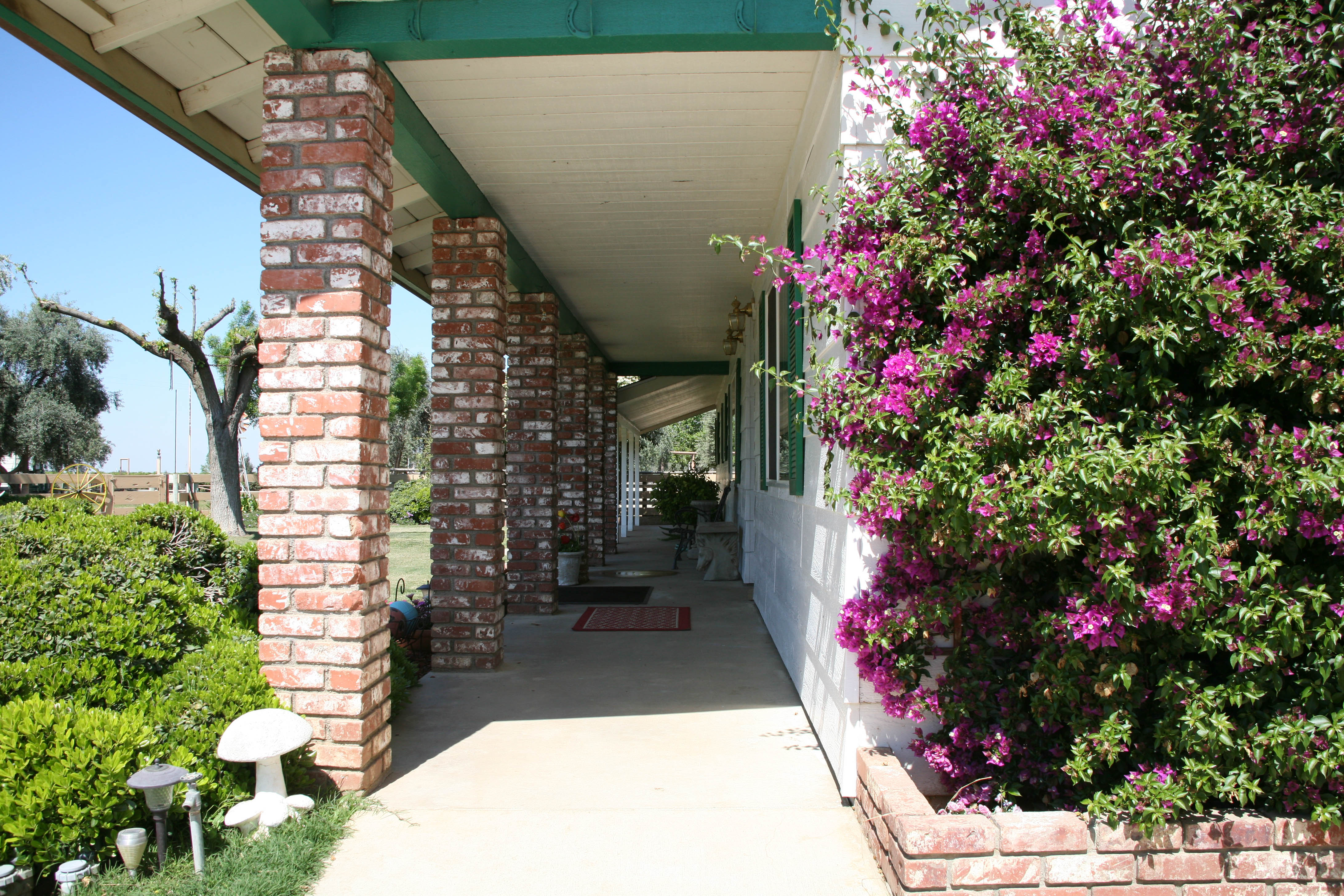 1272 S Westwood Rd, Porterville, United States 93257