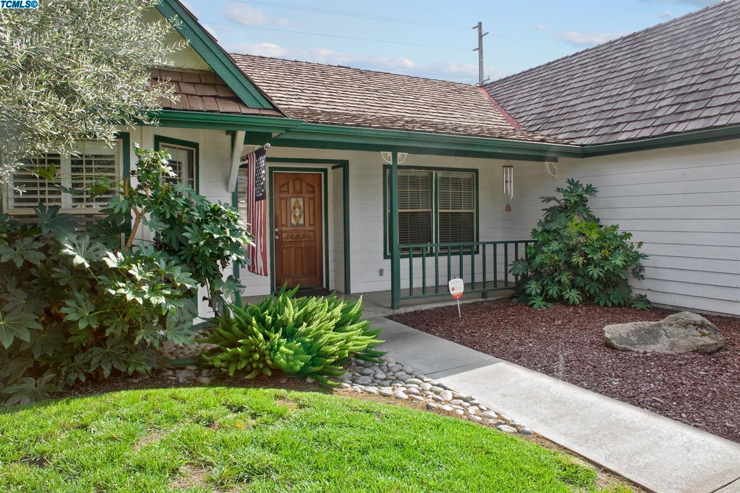 4317 West Mission Court, Visalia, CA 93277